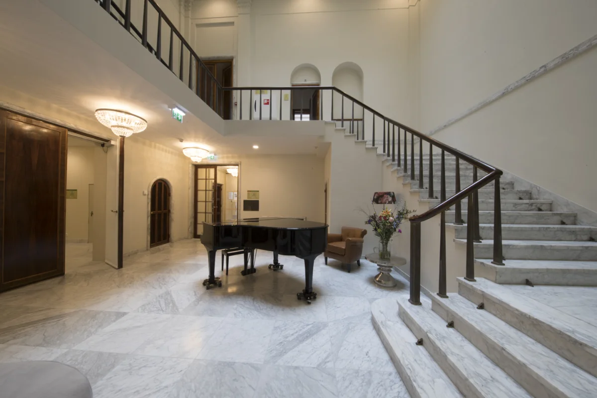 HG 410-412 atrium